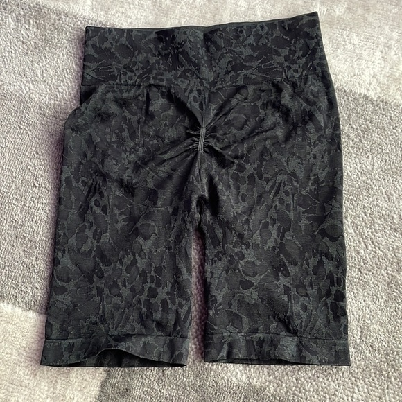 Gymshark Biker Shorts - Picture 2 of 3